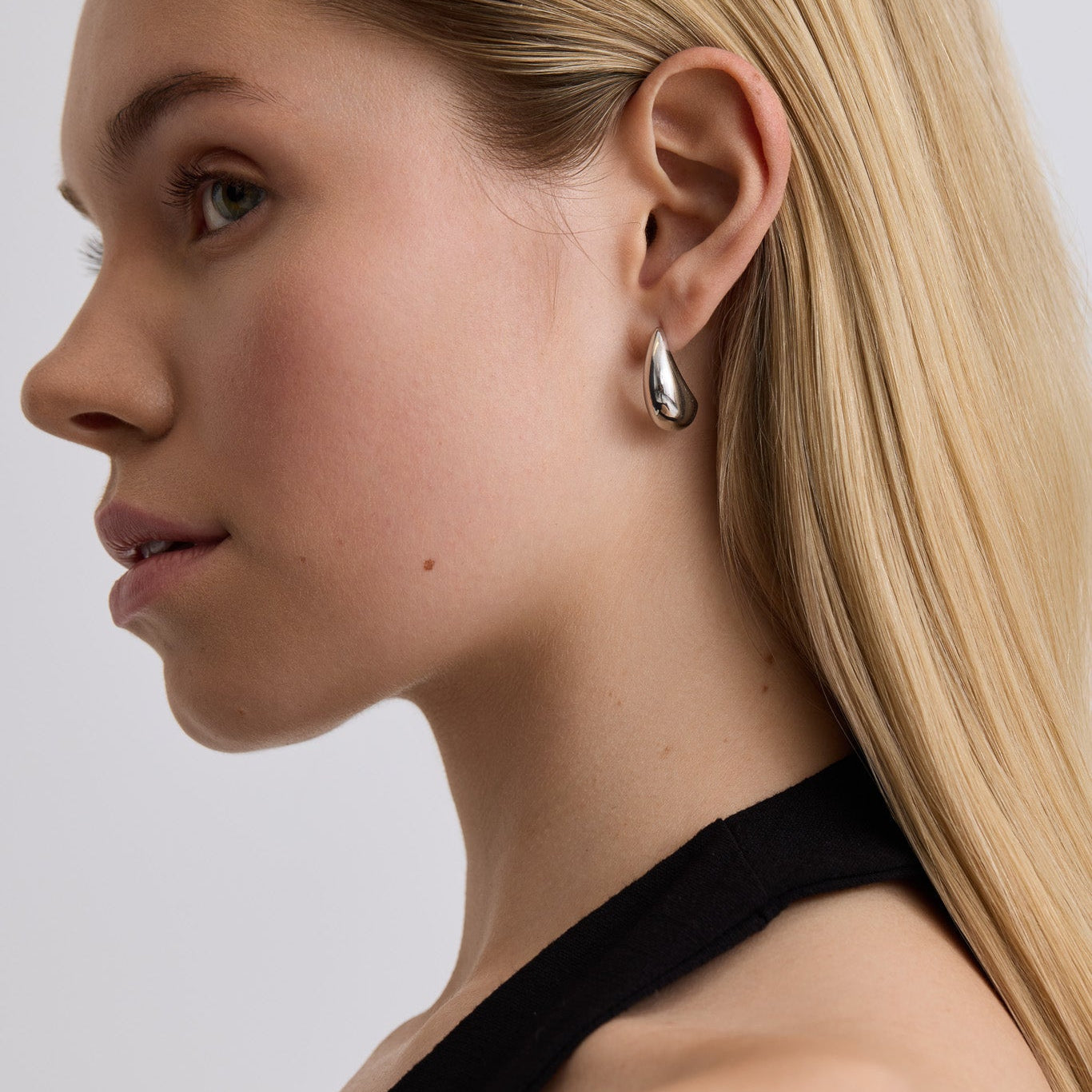 [D.Louise]日本未上陸!外す必要ないジュエリーCurved Baby Hoops Hoops – D.LOUISE Jewelry